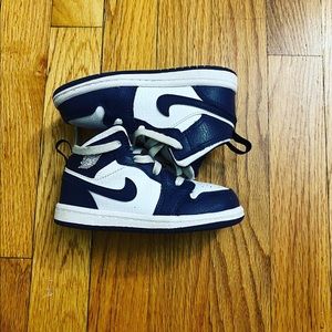 Jordan mid 1s size 8c